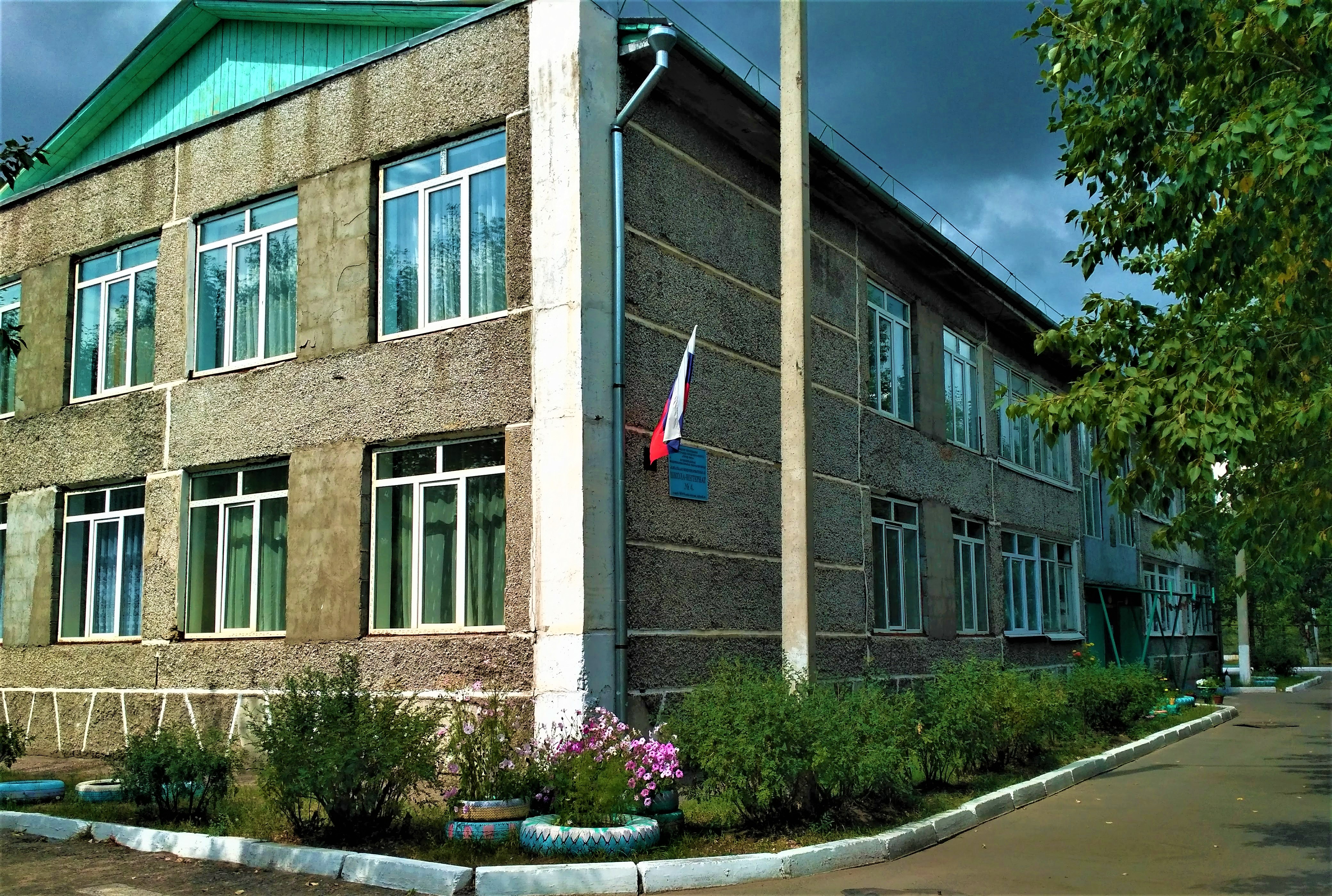 Здание школы.